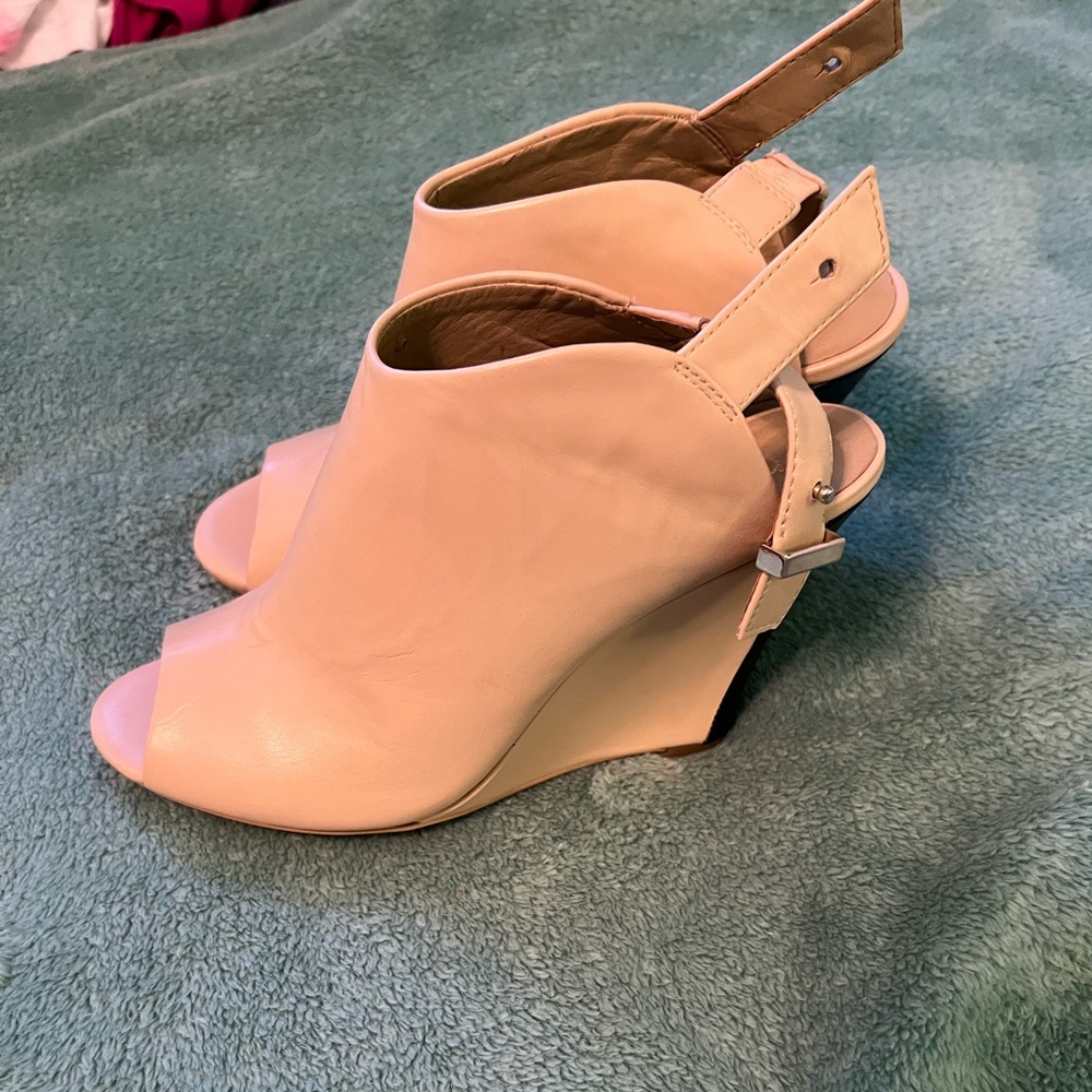 Ann Taylor tan heels